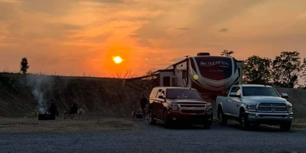 Two vehicles parked in front of a huge RV to show how much space there is for each site at Ridgeview.